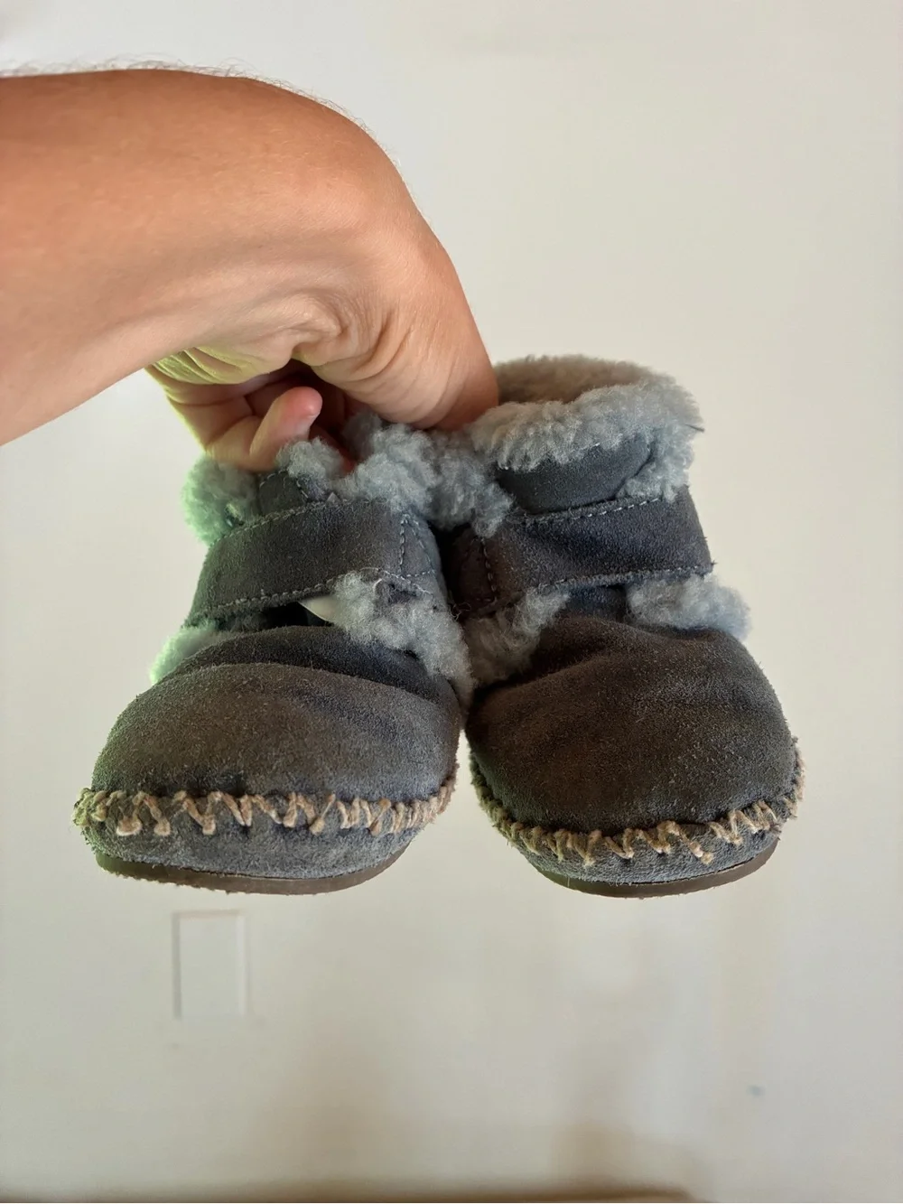 L L Bean Toddler’s Wicked Good slippers size 7-8 genuine sheepskin leather